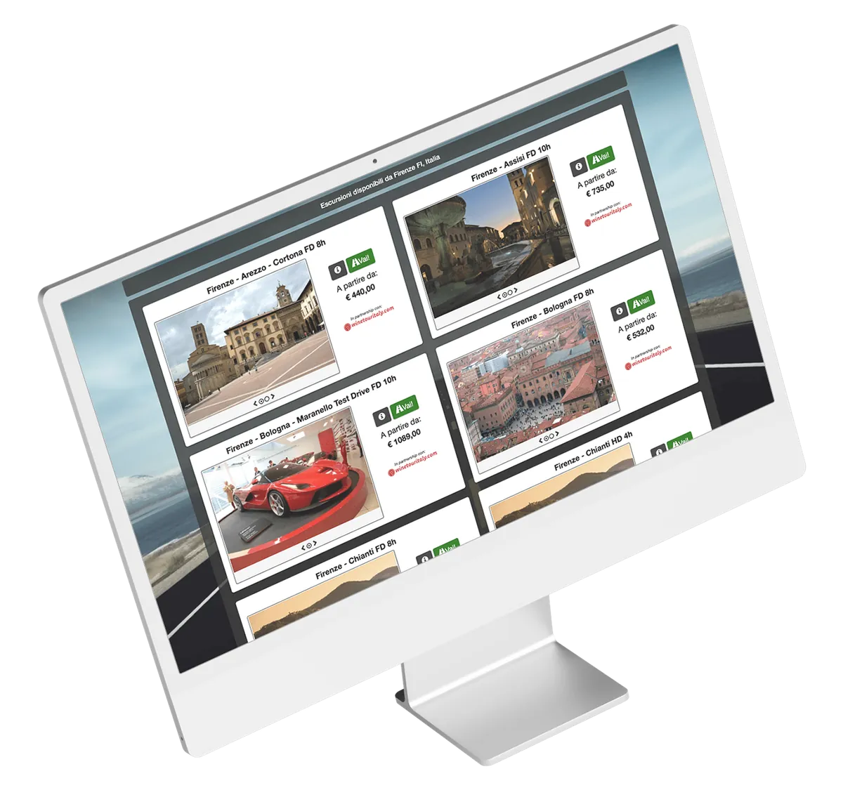 Il catalogo delle escursioni di Udriver su un monitor, con foto e prezzi a partire da
